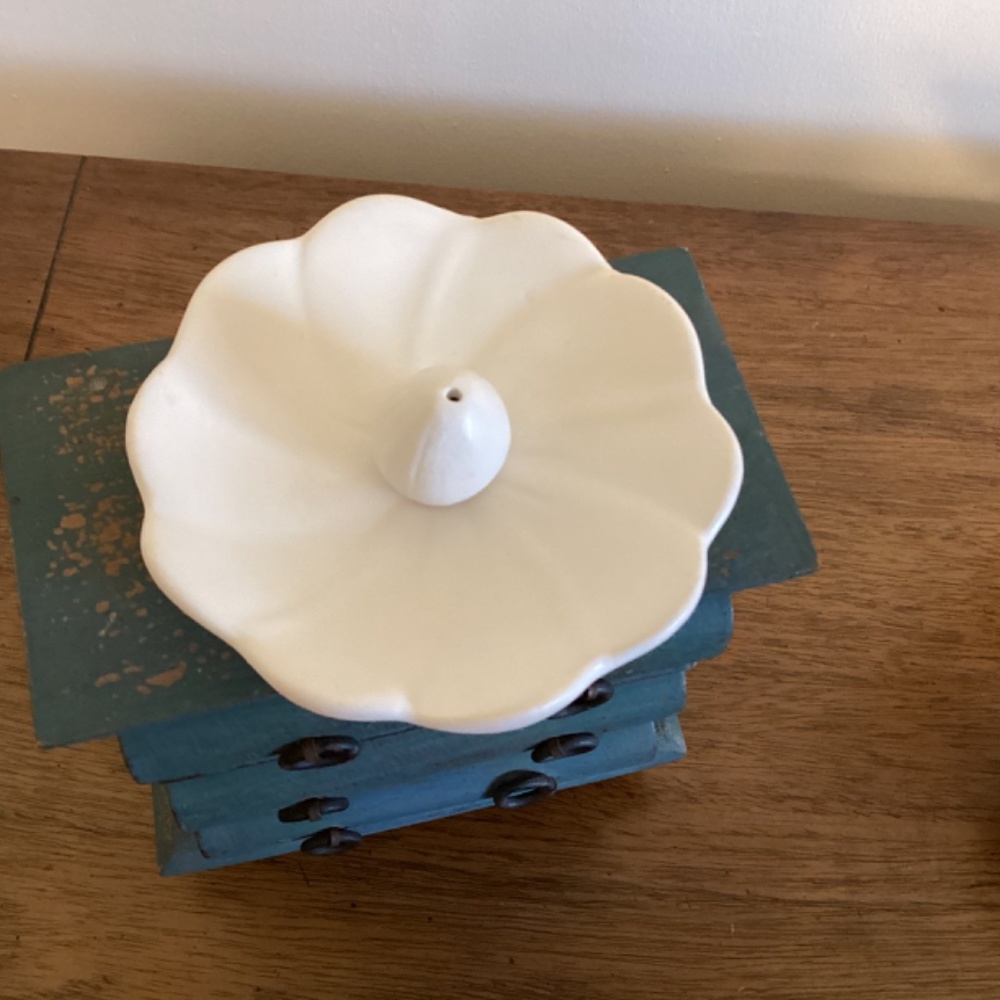 White Flower Ceramic Incense Holder - Picture 2 of 5